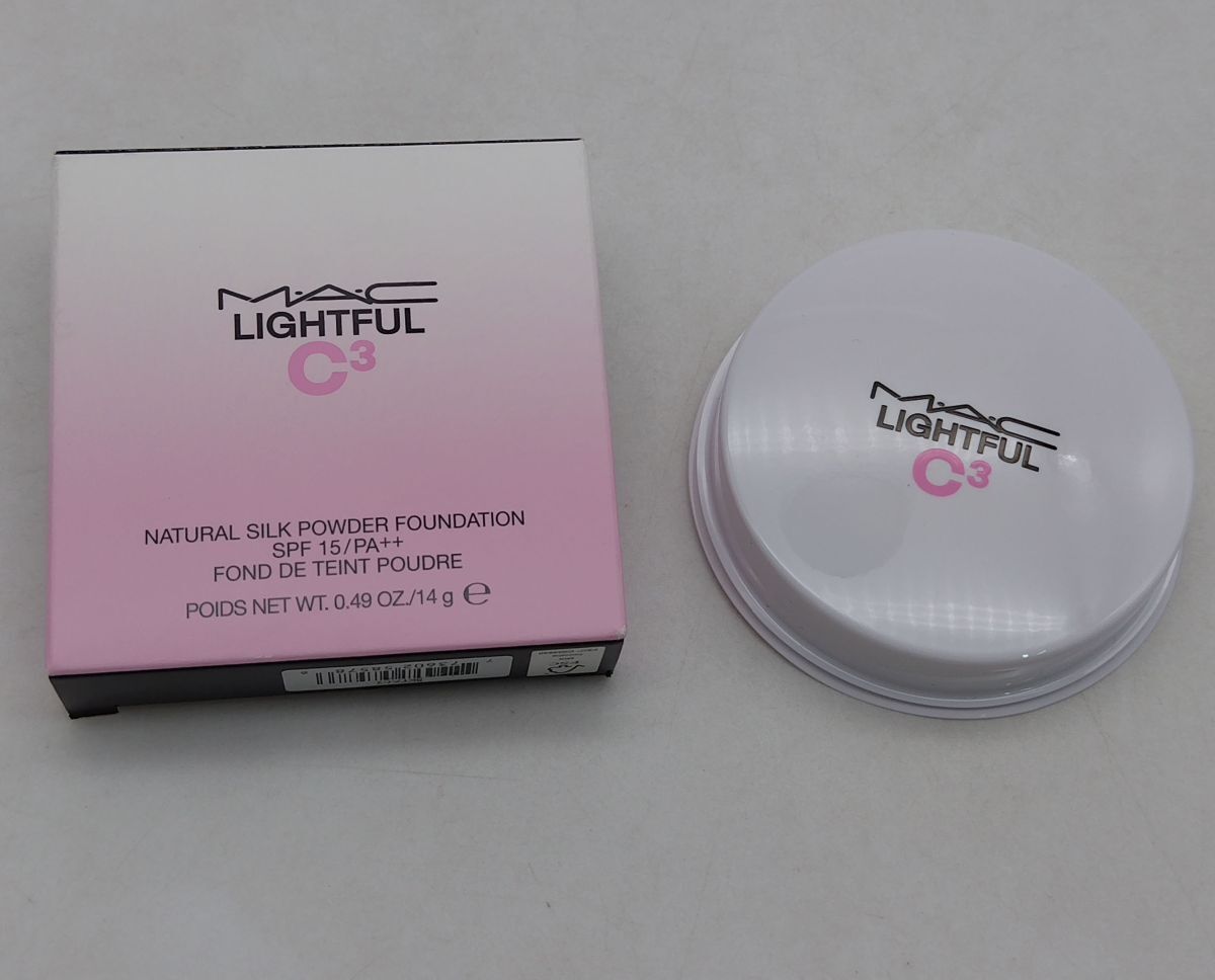 P★新品 MAC ライトフル C3 ナチュラル シルク パウダー ファンデー SPF 15 NC20★