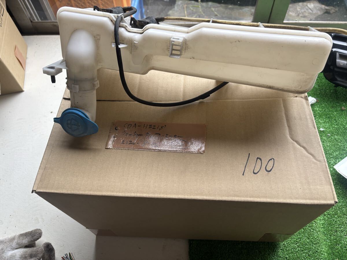 スズキ アルトラパン HE21S ウインドウ ウォッシャータンク ポンプ モーター マツダ スピアーノ HF21S ウォシャータンク