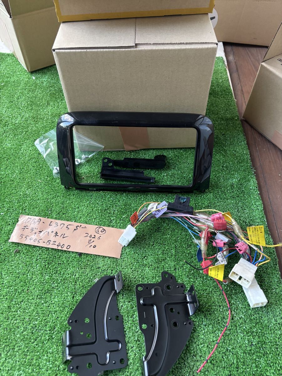 ダイハツ タントカスタム L375S L385S オーディオパネル ステー付 スペーサー付 変換カプラー ハーネス付 55405-B2400