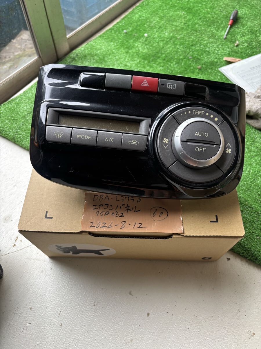 H25年 タント DBA-L375S エアコン スイッチ パネル コントロール 黒 75D682 カスタム