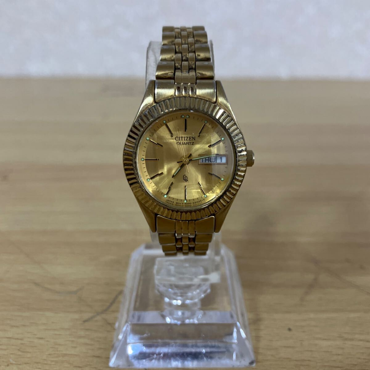 CITIZEN シチズン 6000-K09354 クオーツ デイデイト表示 ゴールドカラー ゴールド文字盤 レディース 8 サ ス 2762