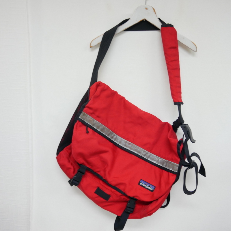 【1円】patagonia OLD パタゴニア ディスコン 廃版 48275 CRITICAL MASS クリティカルマス メッセンジャーバッグ ショルダー RED レッド 赤