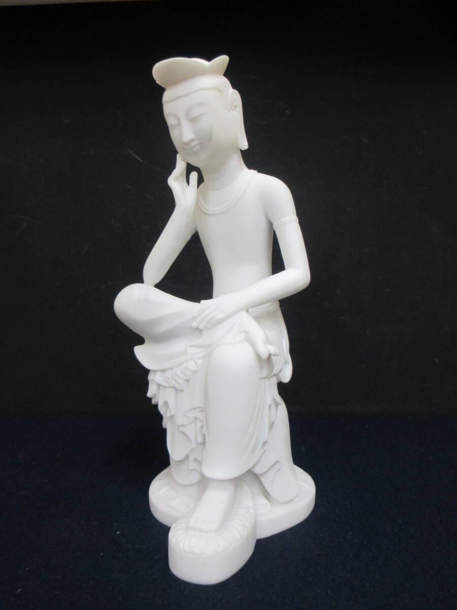 Ｔ５６８６　仏教美術　仏像　大理石　広隆寺国宝写　弥勒菩薩半跏思惟像（宝冠弥勒）　高３０．５ｃｍ　３．７ｋｇ