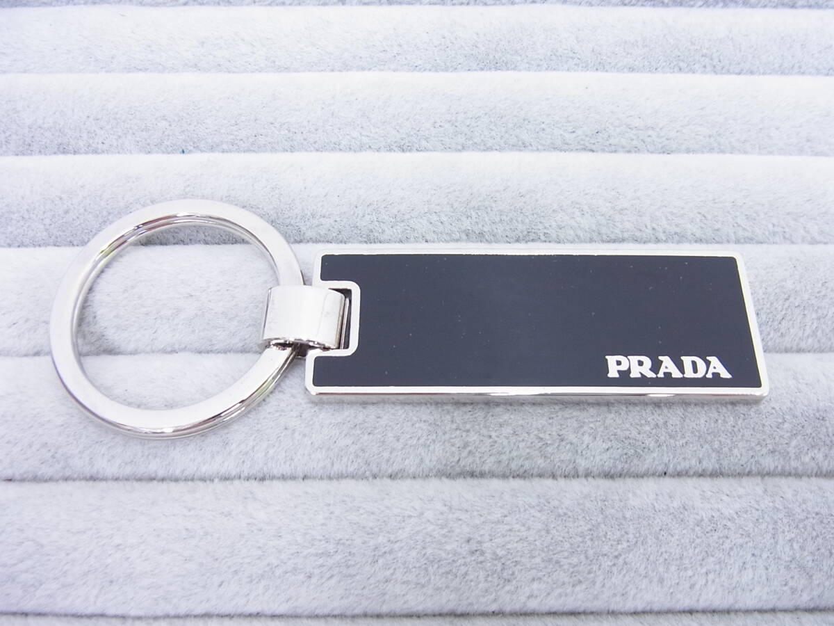 4738 ブランド祭 PRADA プラダ キーホルダー ロゴプレート ブラック×シルバー 黒 キーリング アクセサリー 小物 雑貨 コレクション 中古品