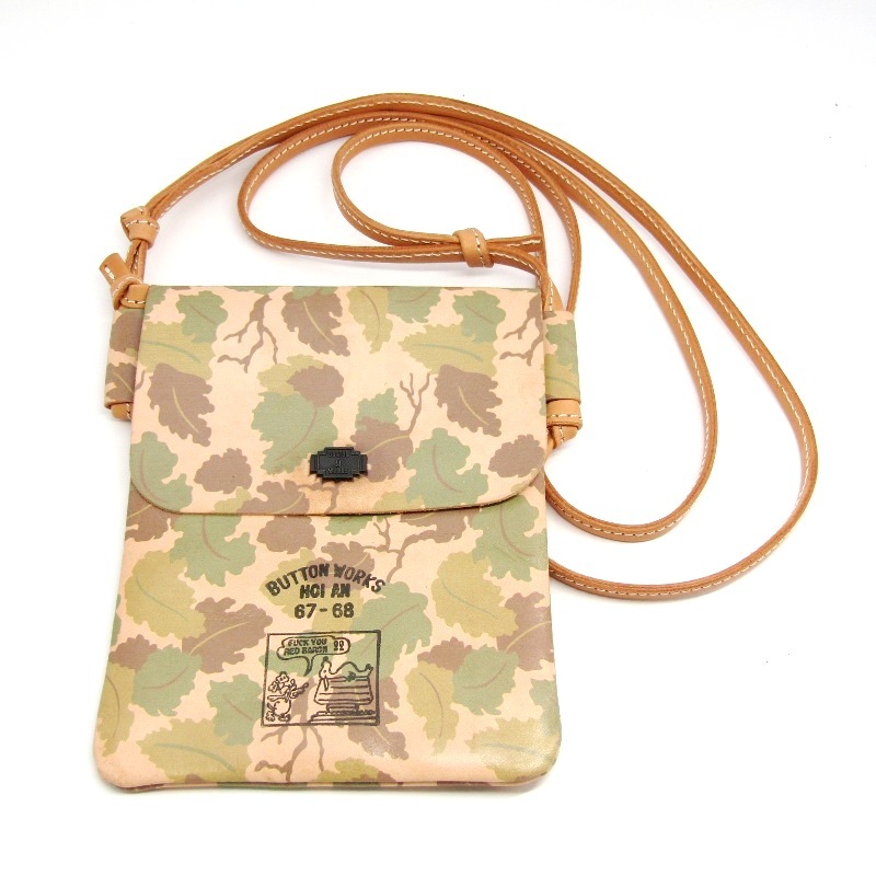 BUTTON WORKS ボタンワークス ショルダーミニポーチ #4 栃木レザーヌメ Camouflage Shoulder Mini Pouch Mitchell ベージュ 47000525