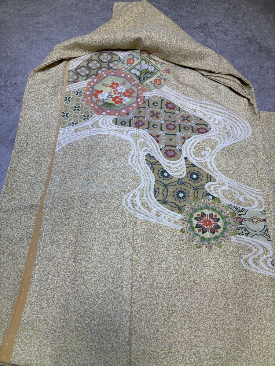 訪問着　正絹　銀彩　流水　亀甲　花　華　ベージュ　着物　和服　和装　リメイク　ハンドメイド　生地　衣装　百貨店　高級