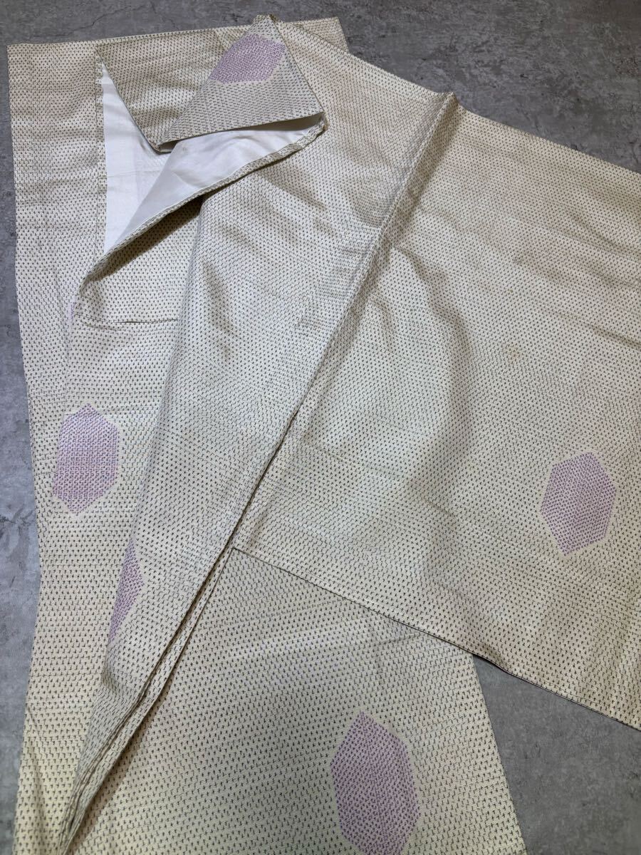 紬　正絹　単衣　蚊絣　亀甲紋様　紫模様　クリーム色　着物　和服　和装　リメイク　染め替え　ハンドメイド　生地　衣装　百貨店　高級