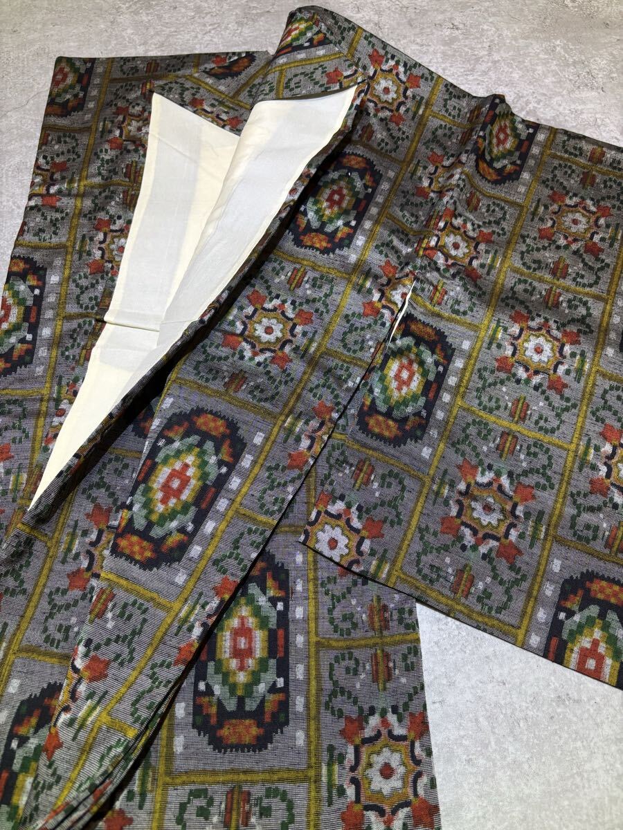 紬　正絹　格子柄　華文　花　唐草　灰色　着物　和服　和装　リメイク　ハンドメイド　生地　衣装　百貨店　高級