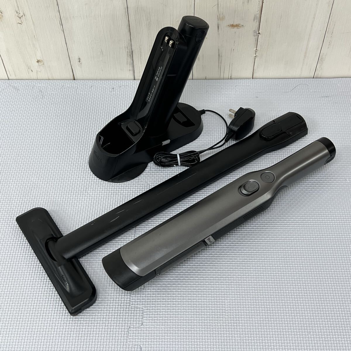 φ Shark EVOPOWER Plus W30P WV260J コードレスハンディクリーナー 充電ドック付 バッテリー2個 品 未清掃 簡易梱包 直接引き取り大歓迎