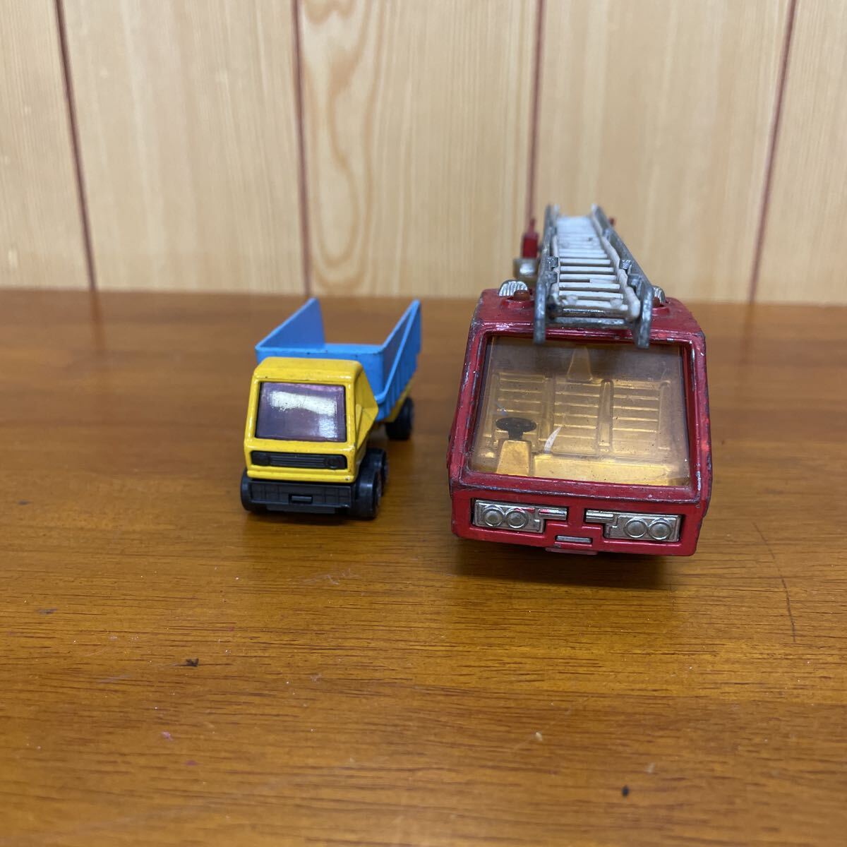 な7168 マッチボックス Matchbox Superfast No. 50 Articulated Truck スーパーキングシリーズ　K-9 ファイアテンダー　消防車　 はしご車