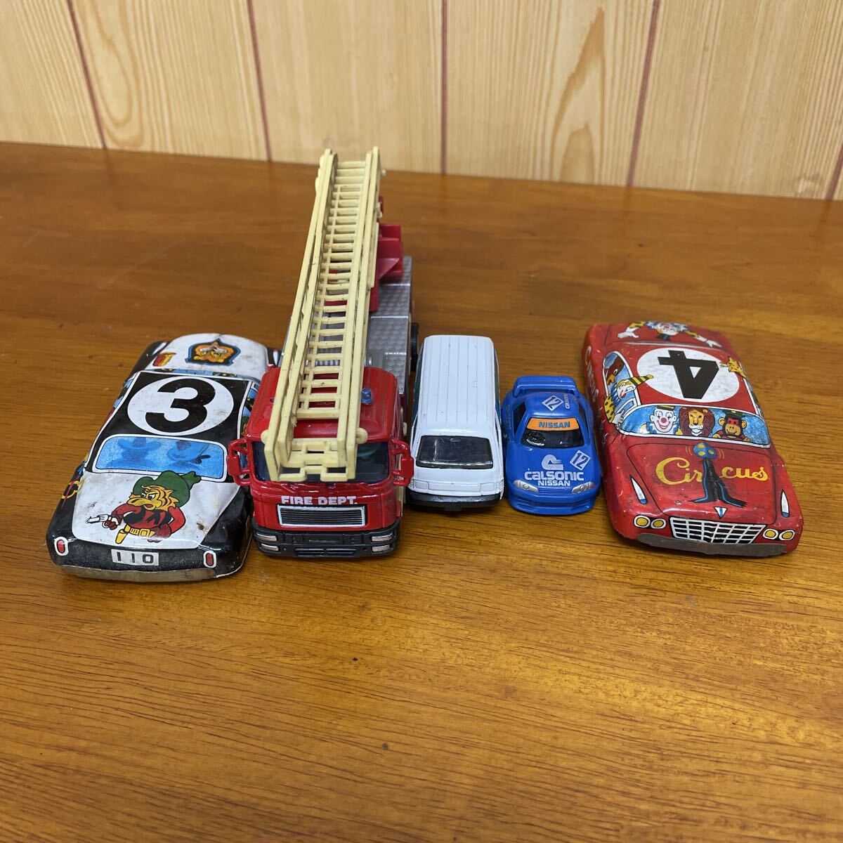 な648 ブリキ　車 ミニカー パトカー　メルセデス　ベンツ はしご消防車　消防車　レトロ　ヴィンテージ スポーツカー　Maisto GT-R 