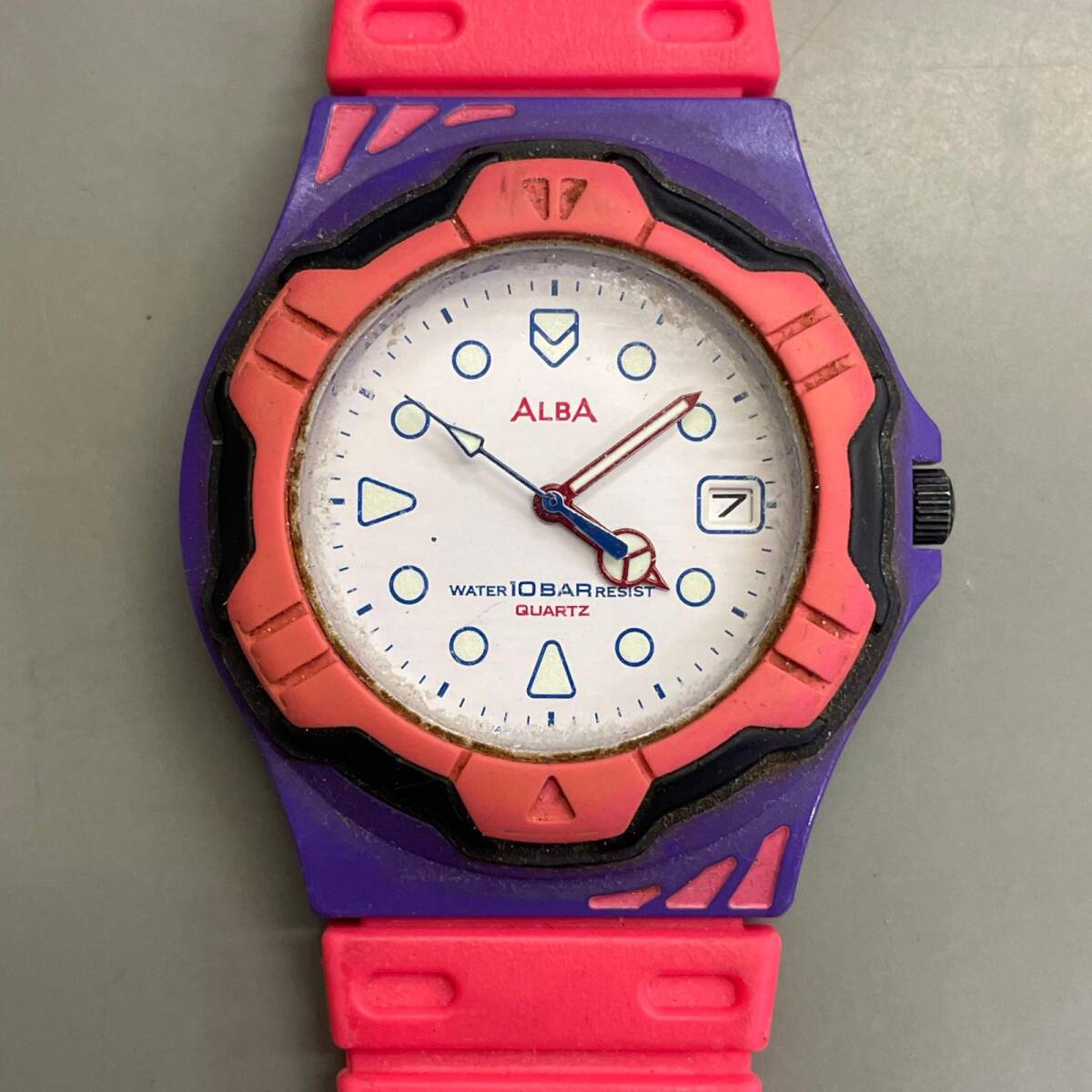 B7168 セイコー アルバ 腕時計 V532-6F50 不動品 SEIKO ALBA 80s ヴィンテージ スポーツウォッチ レトロ ピンク 紫