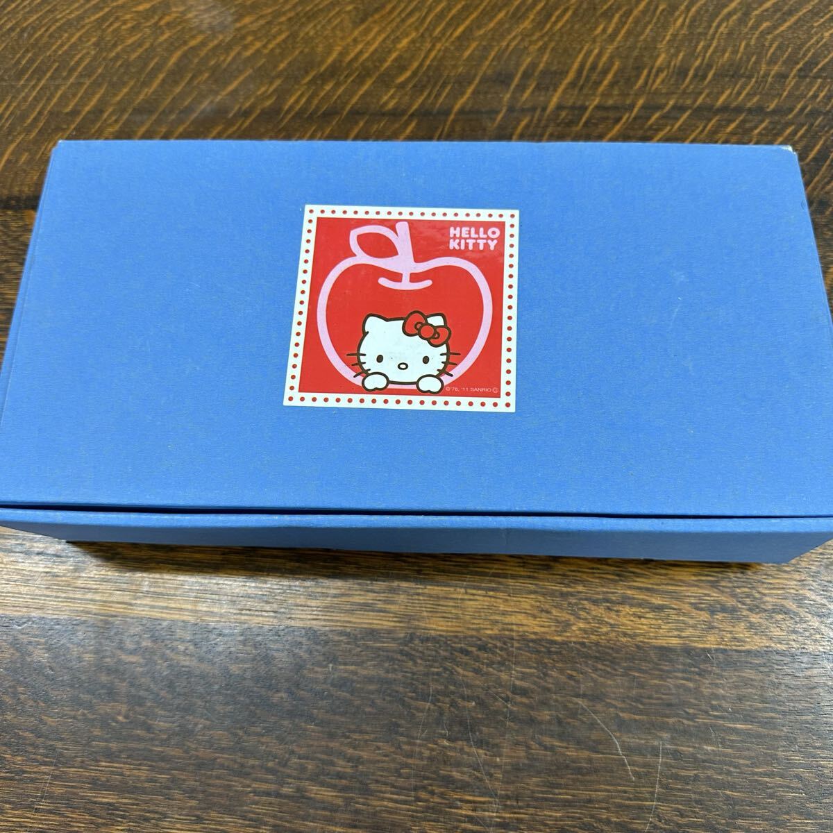 な662 ハローキティ HELLO KITTY りんご柄 ブルー 箱付き 小物入れ サンリオ ハローキティ KITTY ブルー