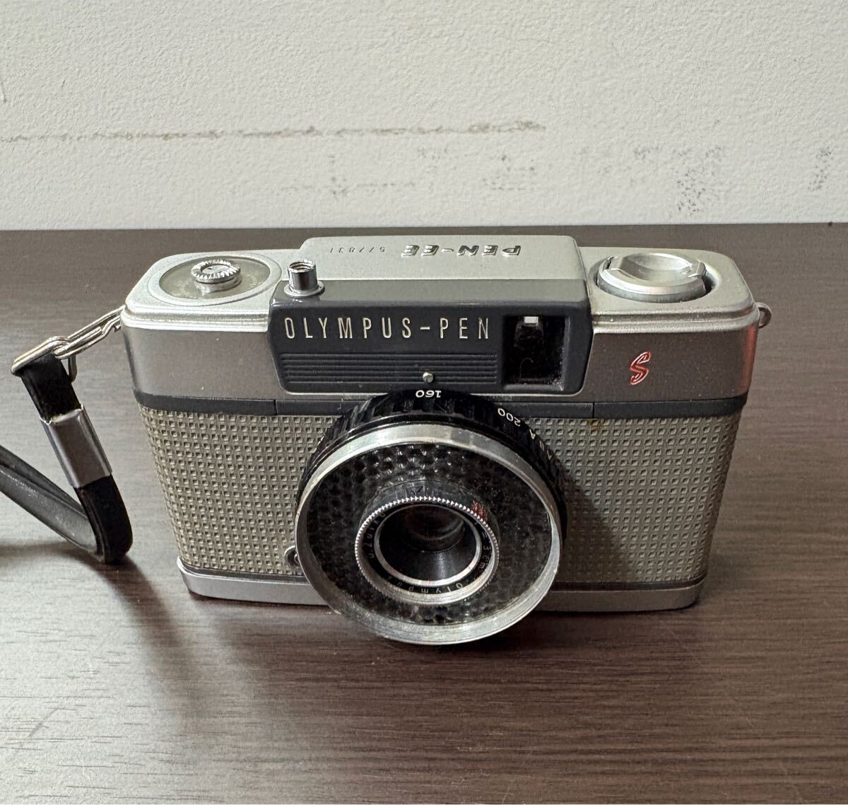 オリンパスのハーフサイズフィルムカメラ「OLYMPUS PEN-EE（オリンパス ペン EE）」