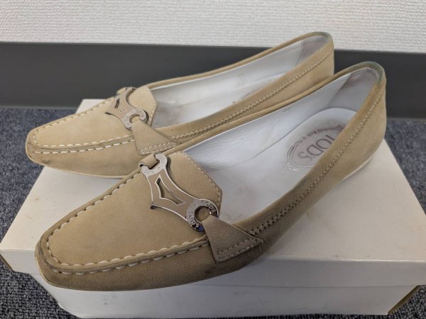 G70242042627 TOD'S トッズ ローファー ドライビングシューズ 36サイズ ベージュ イタリア 箱・袋有 レディースシューズ 靴 現状品 中古