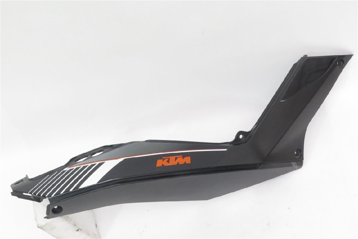 KTM 390DUKE　2015年◆シートカウル　右◆VBKJGJ407FC257