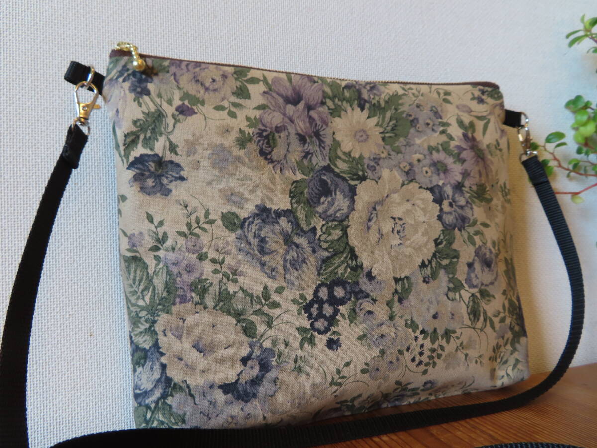 66　ハンドメイド　長財布が入る　サコッシュ　ショルダーバッグ　厚地　麻綿　ローズ　プリント柄