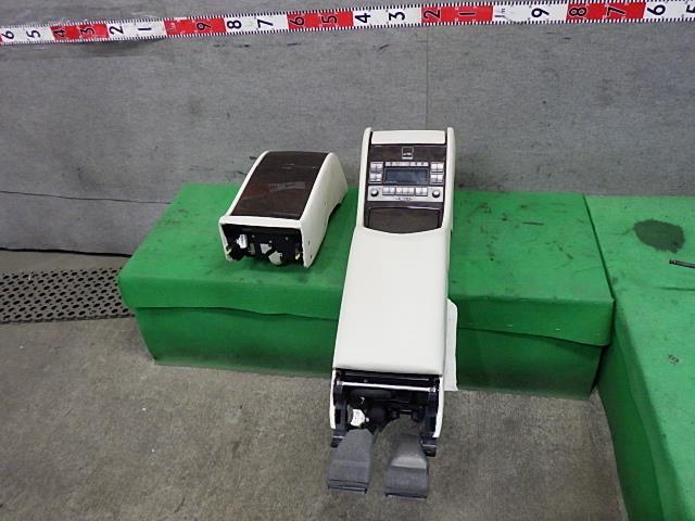 レクサス LS DAA-UVF46 コンソールボックス 589E0-50010-A1