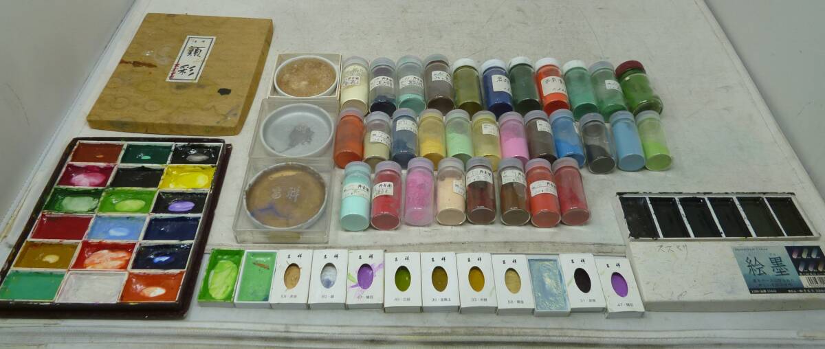 中古 顔料 水千絵具 画材 絵の具 日本画材 まとめ売り [M-316] 送料無料(北海道・沖縄・離島・佐川急便中継料金がかかる地域は除く)