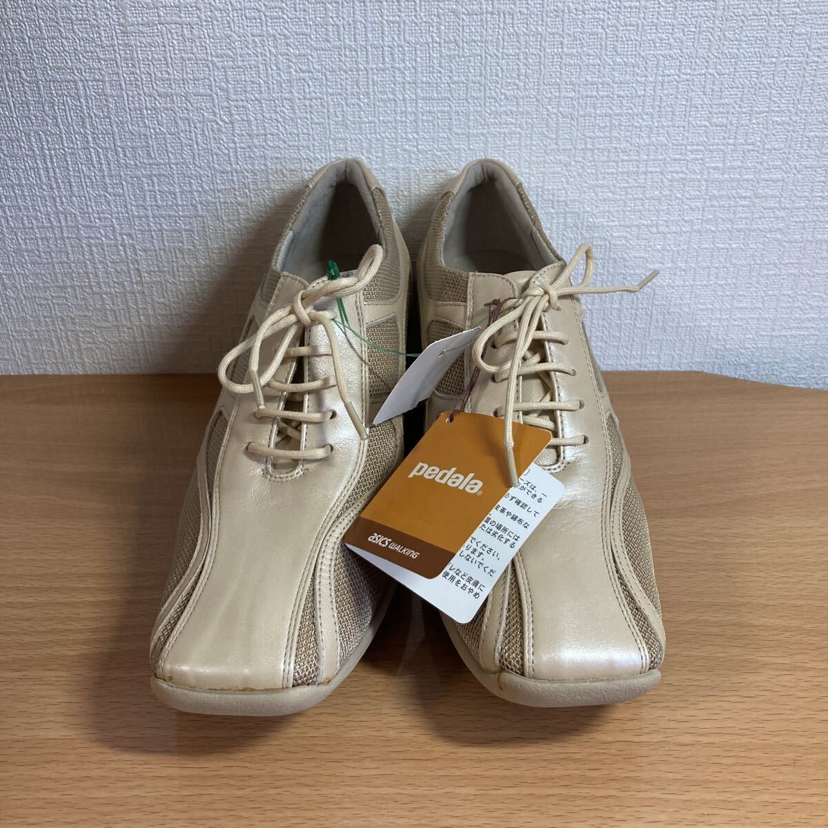 8-89 asics アシックス pedala スニーカー ウォーキングシューズ ベージュ カラー 靴 シューズ レディース 女性 サイズ 22.5cm