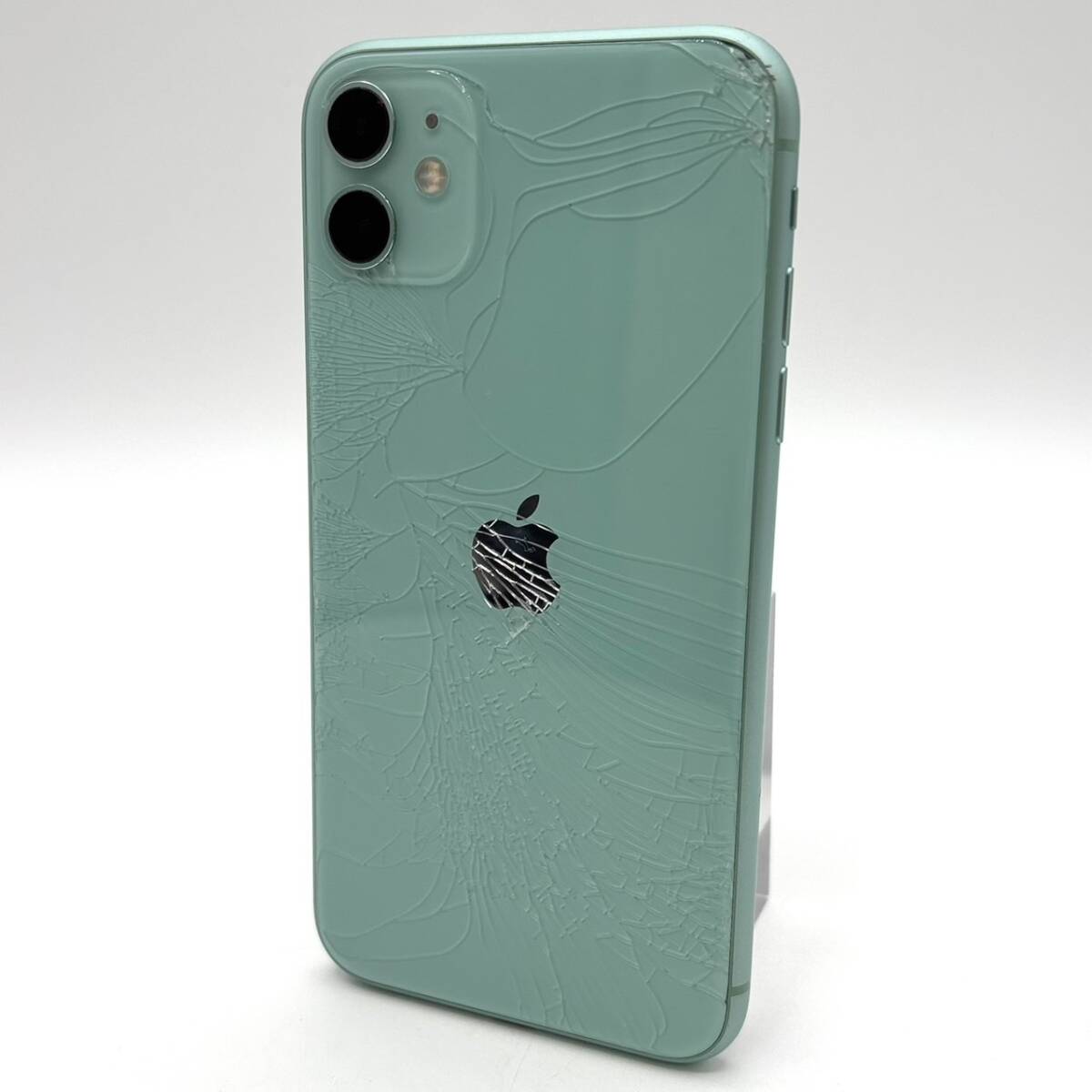 Apple iPhone11 256GB グリーン MWMD2J/A バッテリー84% SIMロック有り KDDI判定〇 背面割れ ジャンク 現状品 アイフォン スマホ 【337】