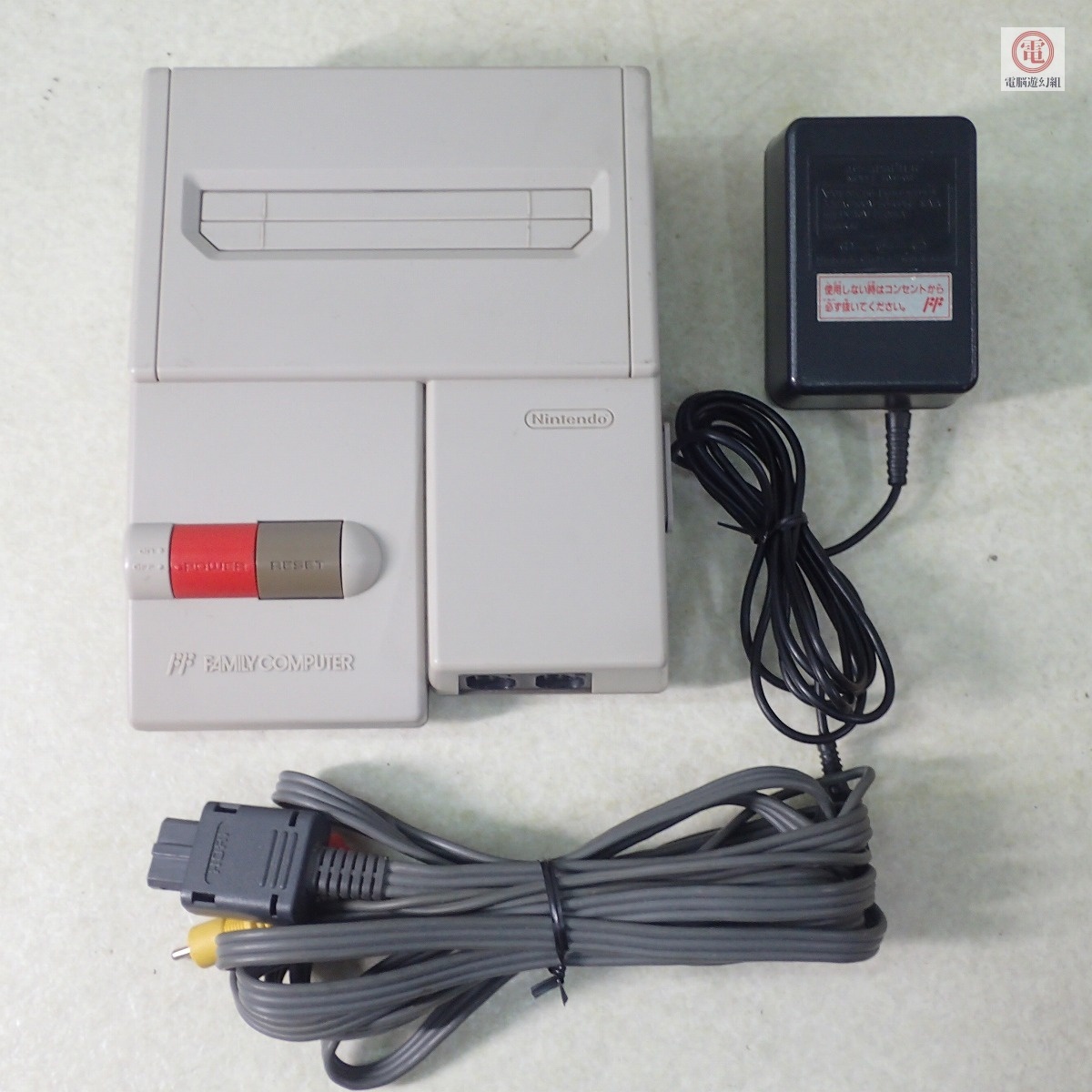 ○動作品 FC ニューファミコン 本体 HVC-101 ACアダプタ/AVケーブル付 任天堂 Nintendo 【10