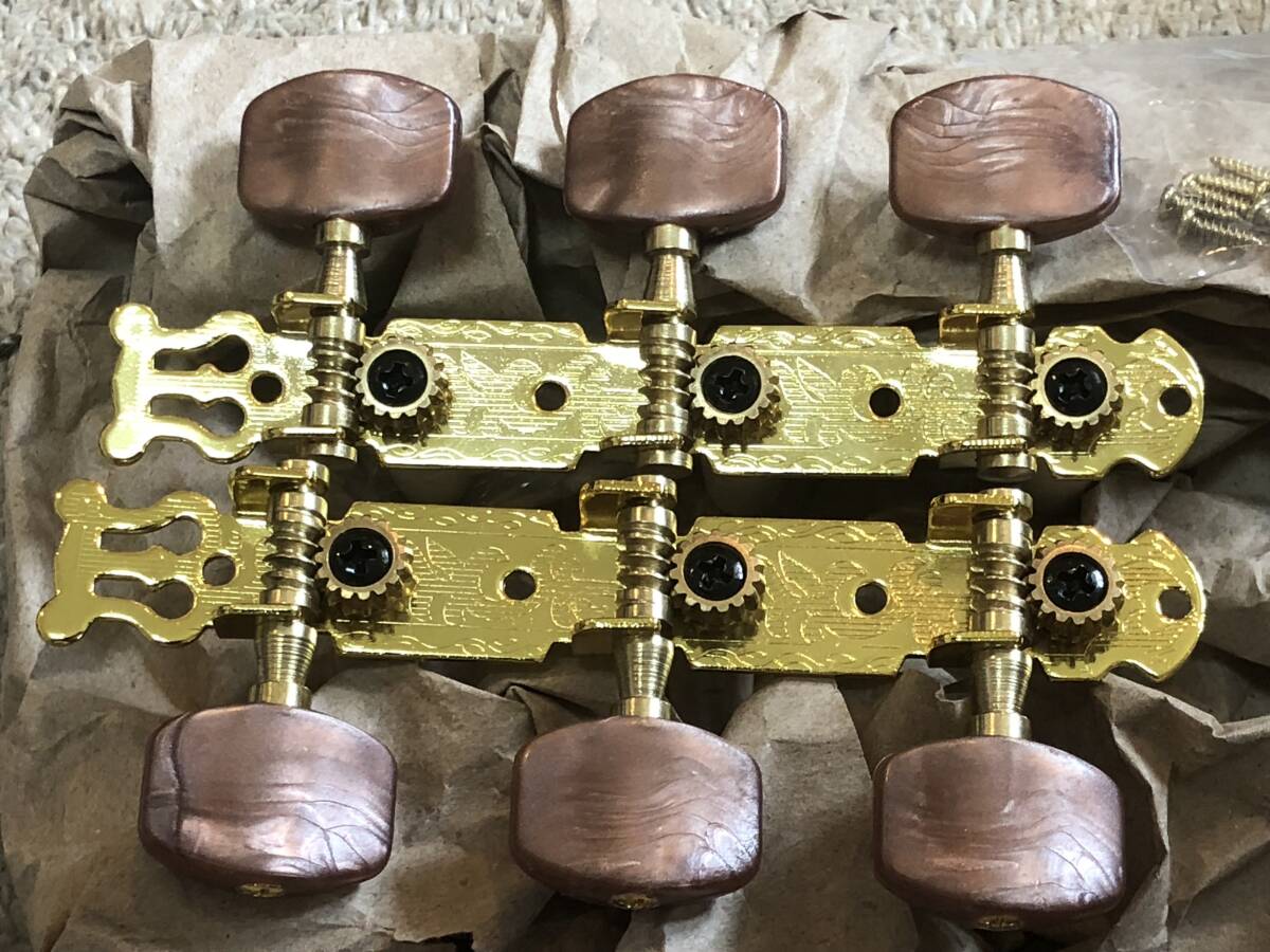 クラシックギター用　3連×2 ペグ 未使用品・3.5ｍｍ間隔　糸巻の白い部分の直径9.1～9.2ｍｍ程度