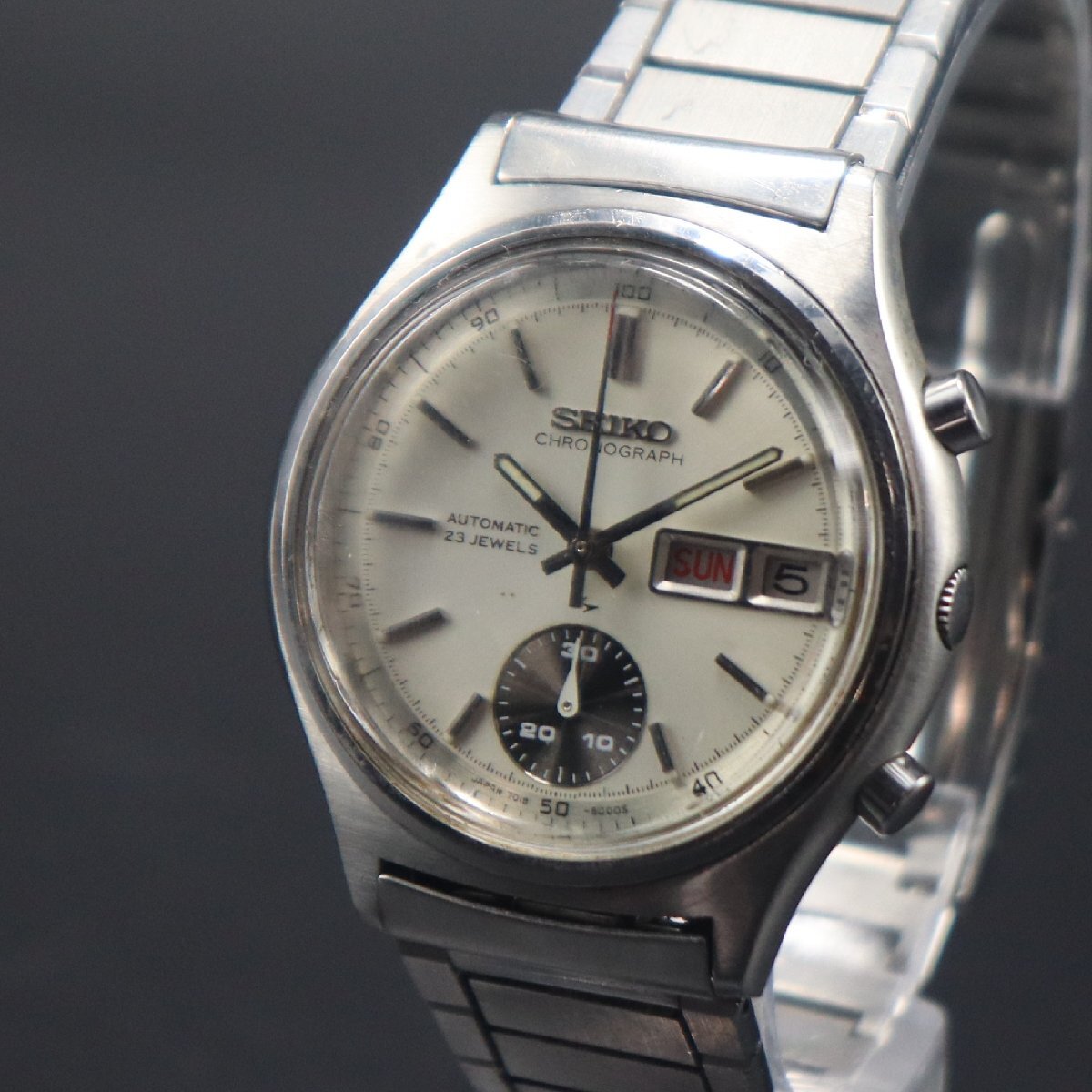SEIKO セイコー クロノグラフ 7018-8000 自動巻き 23石 一つ目パンダ シルバー文字盤 1971年 亀戸 デイデイト 純正ブレス メンズ腕時計