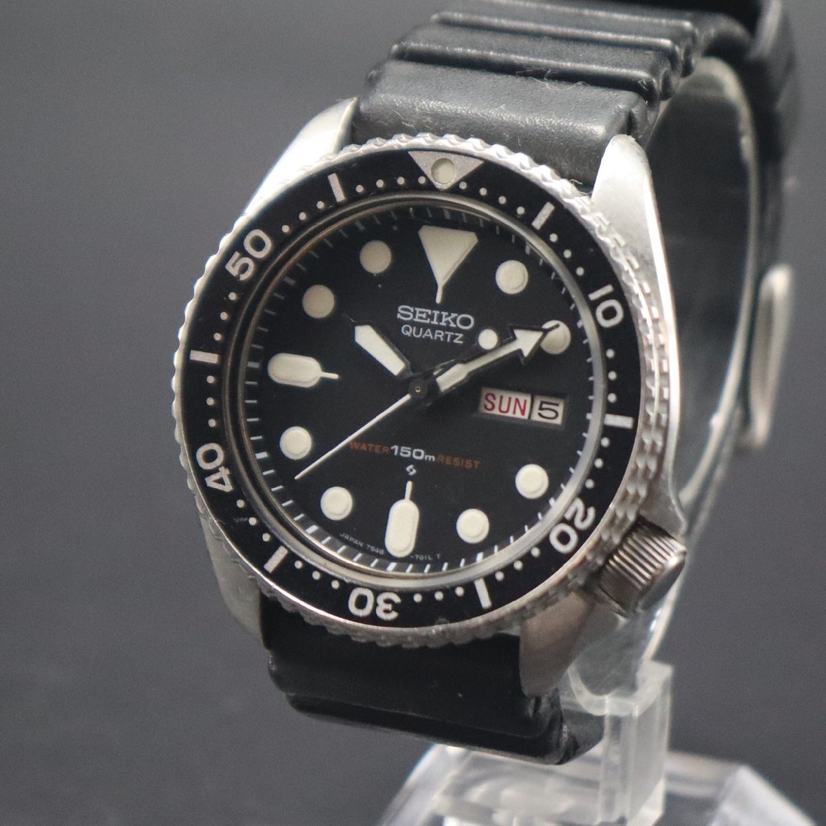 電池新品 SEIKO QUARTZ セイコー クォーツ ダイバーズ 150M防水 7548-7000 黒文字盤 諏訪 波マーク デイデイト SEIKO社製ベルト メンズ