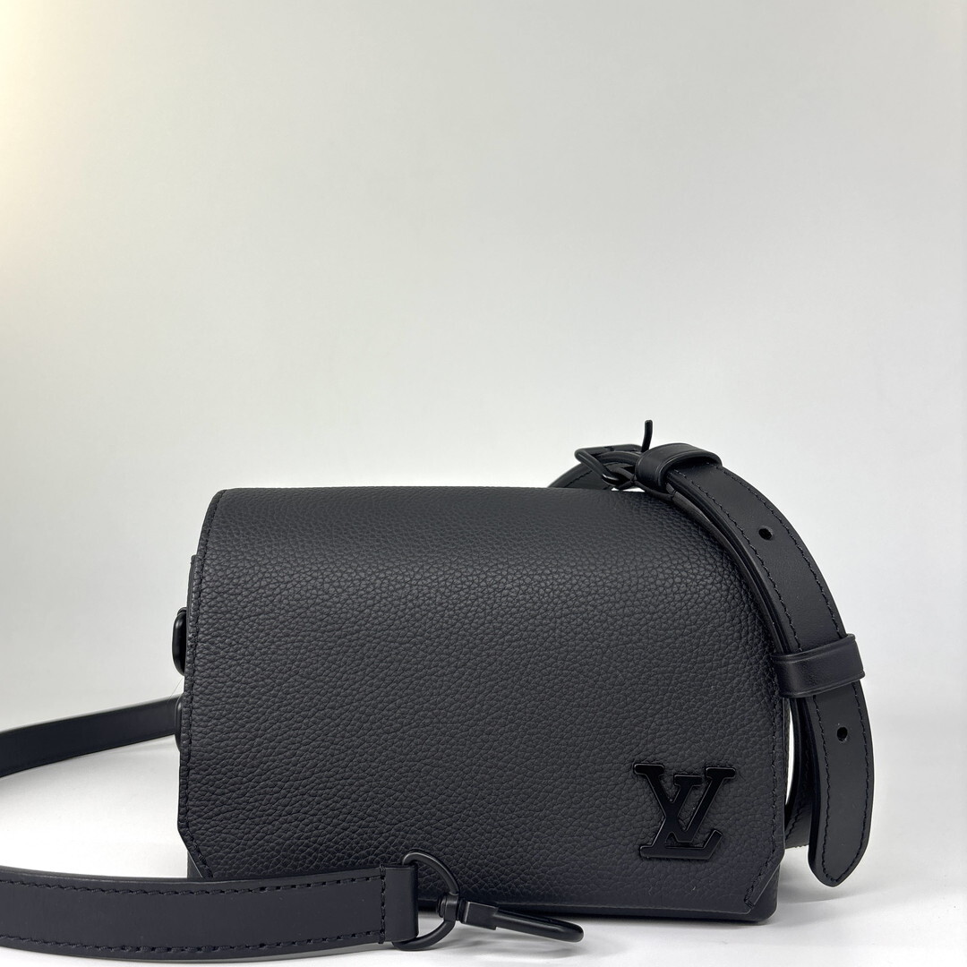 新品未使用 Louis Vuitton ルイヴィトン LVアエログラム ファストライン ウェアラブル ウォレット M82085 ブラック ショルダーバッグ
