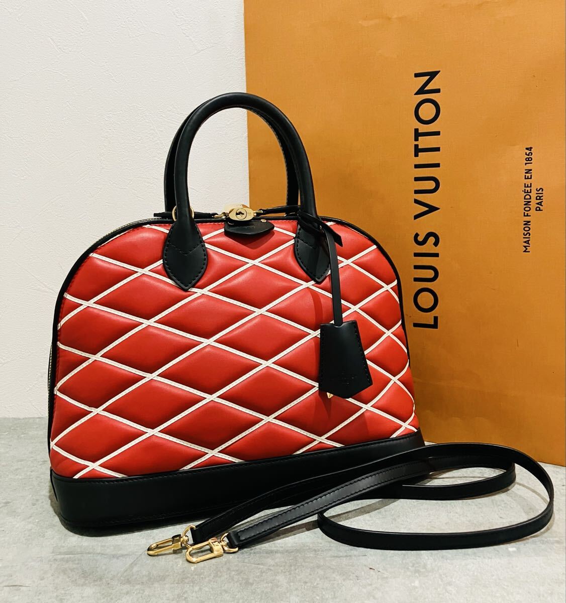 LOUIS VUITTON 未使用 マルタージュ 2way バッグ ルイ・ヴィトン アルマ レザー バック レザーショルダーストラップ パドロック 付属