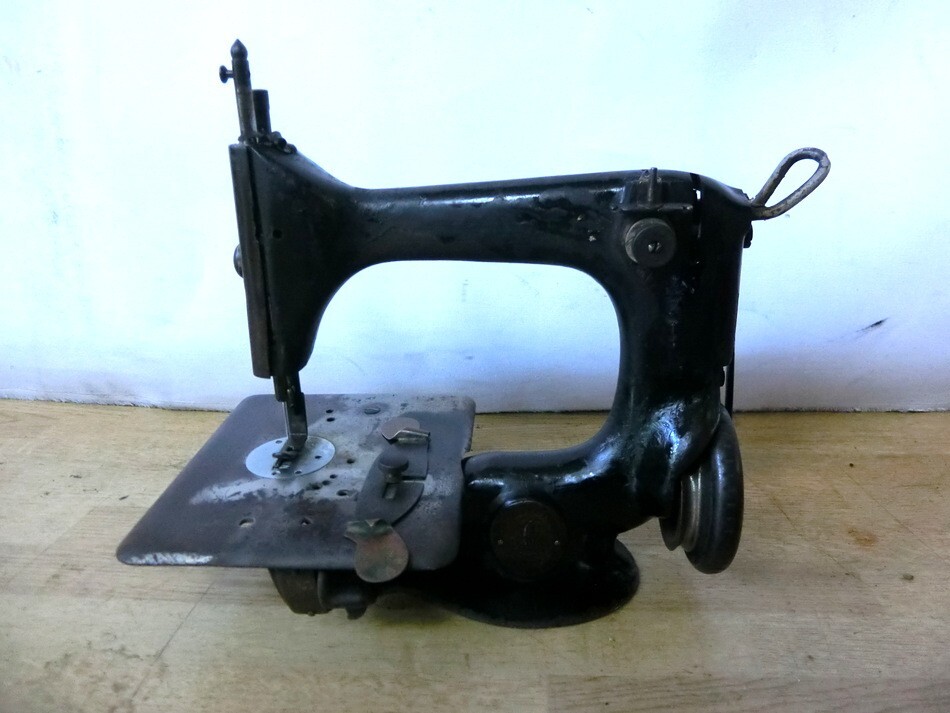 一律送料有 アンティークミシン THE SINGER MANFG CO. 24-26? 1930年代 シンガー 小型ミシン アパレル 縫製【N149】0810