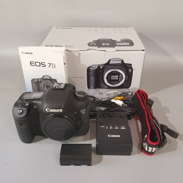 動作品 Canon キヤノン EOS 7D ボディ 充電器 ショット数149416+ 1眼レフデジタルカメラ 元箱 Z8809