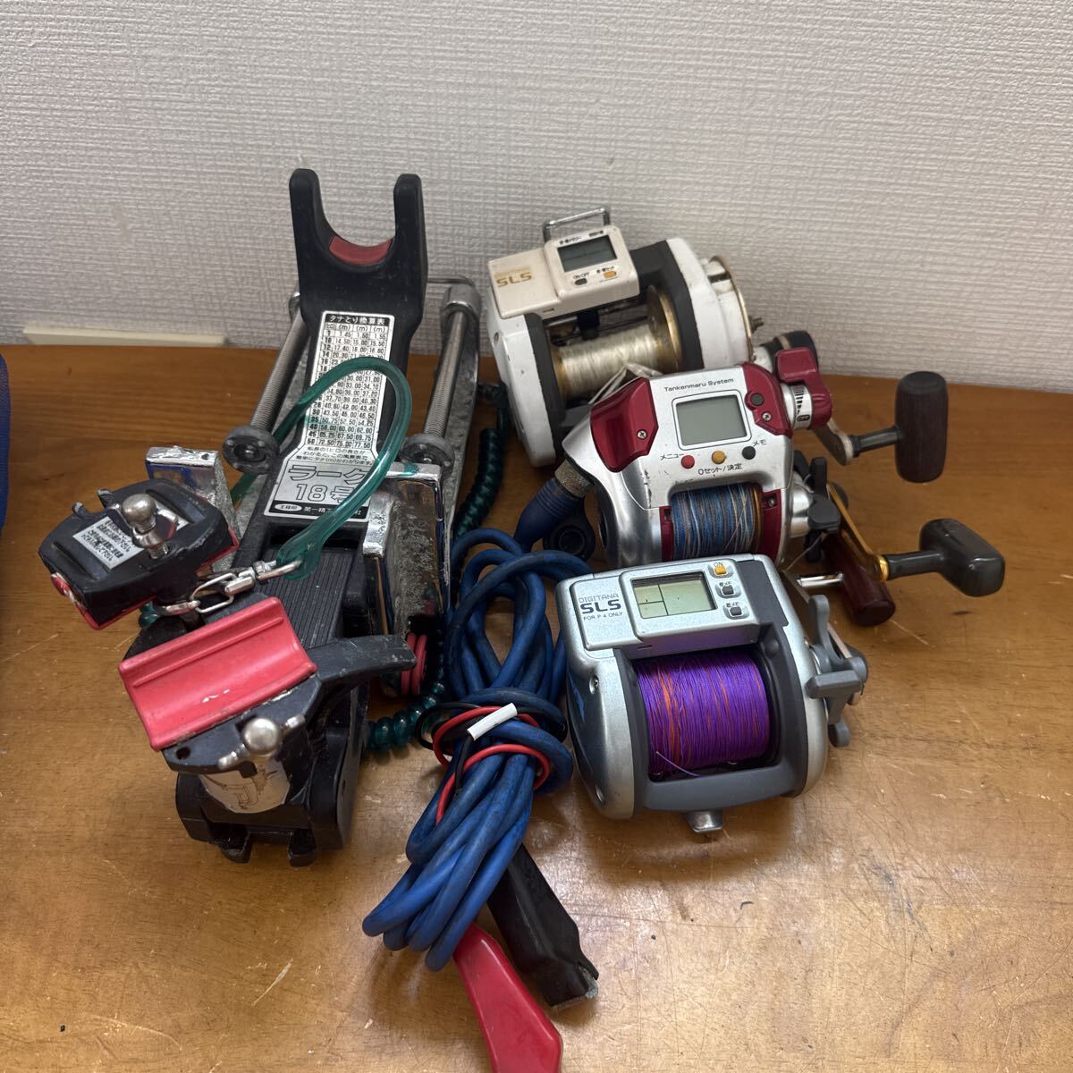 SHIMANO 電動リール 3台セット 第一精工 ラーク18号 ロッドキーパー付き まとめ SLS3000 1000PLAYS SLSGT6000 現状品 シマノ
