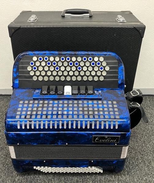 現状品 ◆ Evelini アコーディオン ◆ エバリーニ　ボタン式 アコーディオン　ハードケース付属です♪中古品