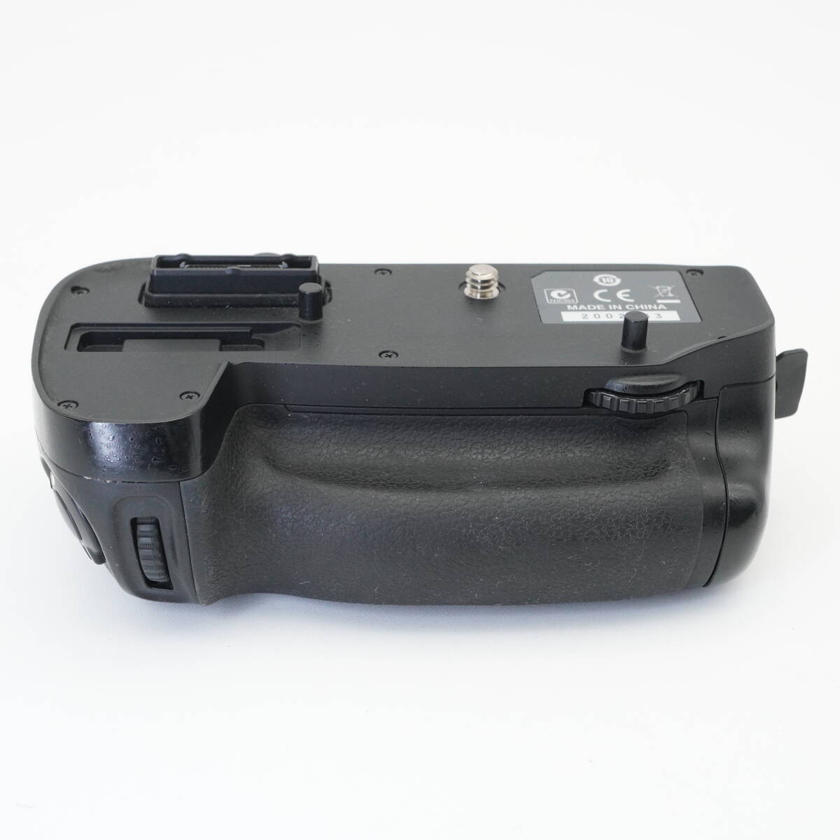 送料無料 Nikonニコン MB-D15 マルチパワーバッテリーパック D7100/D7200用 #E0051