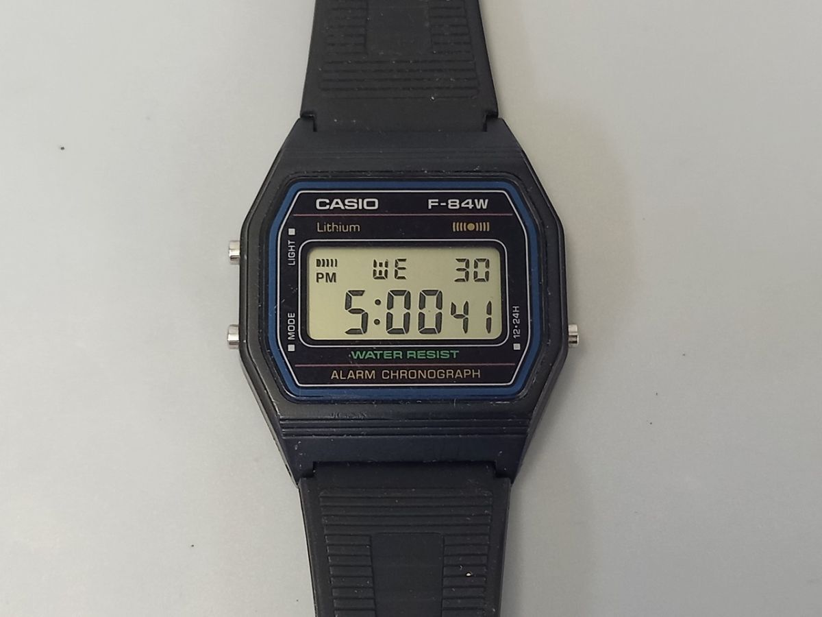 J460-Y43-151 ◎ CASIO カシオ F-84W メンズ クォーツ 腕時計 現状品④ ◎