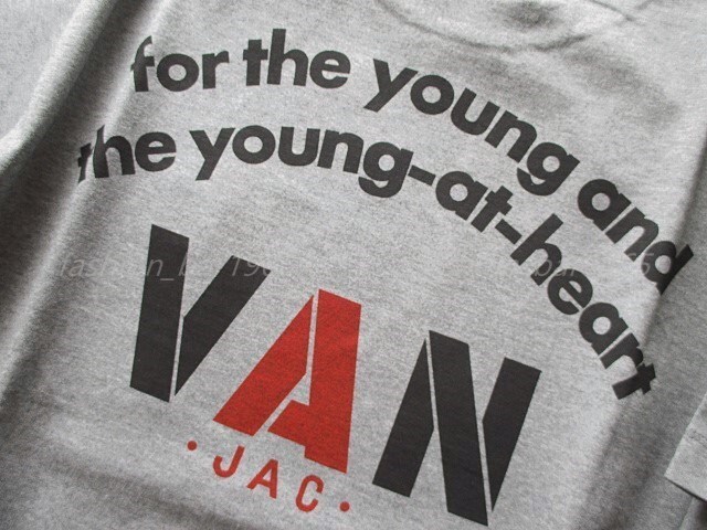 ★VAN JAC ヴァンヂャケット★夏のマストアイテム アーチロゴ Tシャツ☆バックプリント & エンブレム グレー LL ￥9,790- / サマーアイビー