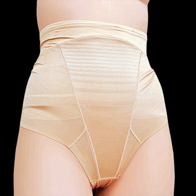CE1-947☆//Triumph/トリンプ♪TR298*70サイズ*光沢つやぴたぴた☆ショートガードル※一番安価で送料はゆうパケット250円♪