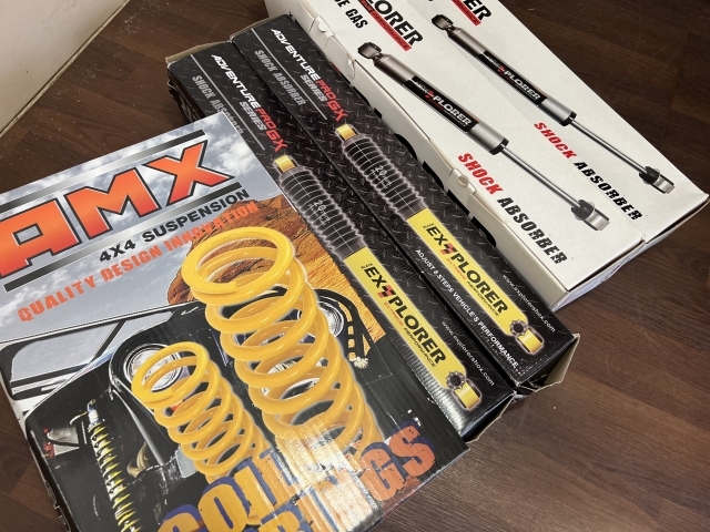 うそでしょう。７０%引き　トヨタ ハイラックスGUN125系用　EXPLORER GT フロント2インチアップ車高調ショックアブソーバーセット
