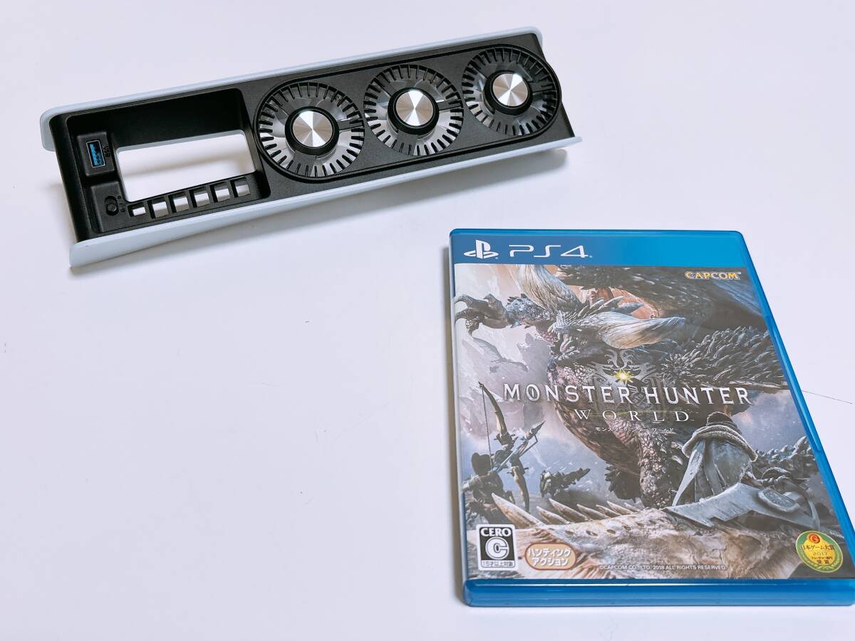 美品　PS5用 冷却ファン プレステ5 冷却 3連ファン USB 3.0ポート + PS4 モンスターハンター:ワールド　ゲームソフト