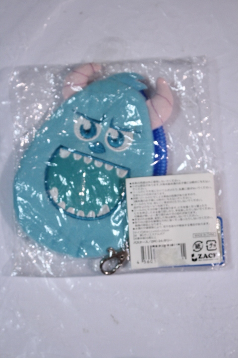 【PIXAR] モンスターズインク 若いサリー パスケース　MONSTERS UNIVERSITY 学生の時のサリー