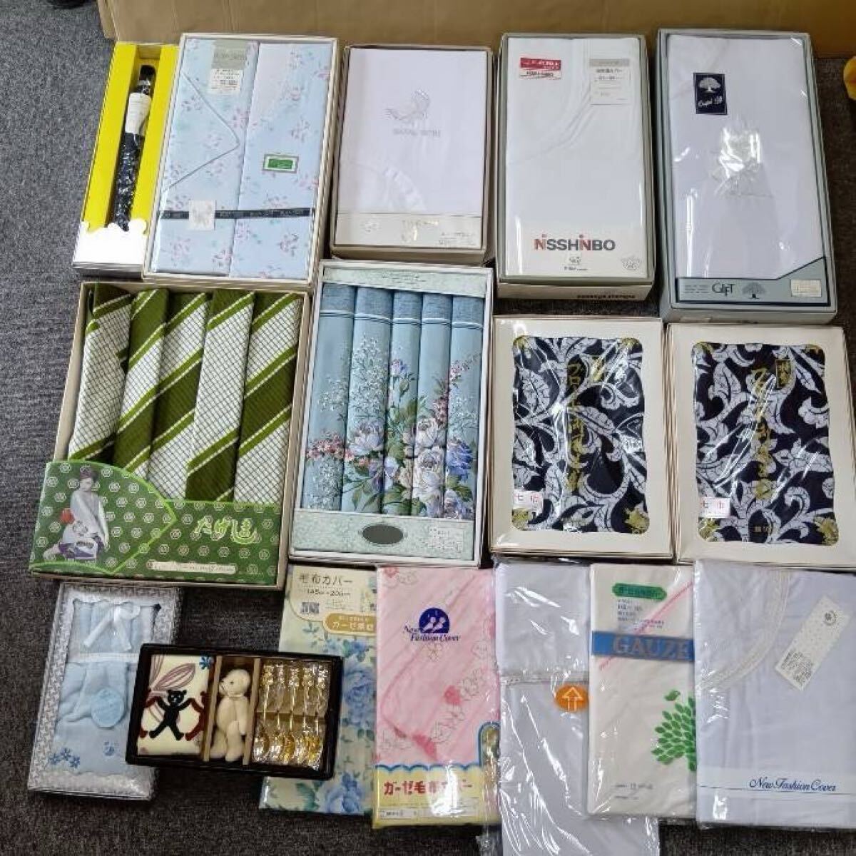 贈答品 ギフト 長期保管品 大量おまとめセット 座布団カバー シーツ 布団カバー 毛布カバー タオル 傘 保管未使用品 保管ジミ一部あり