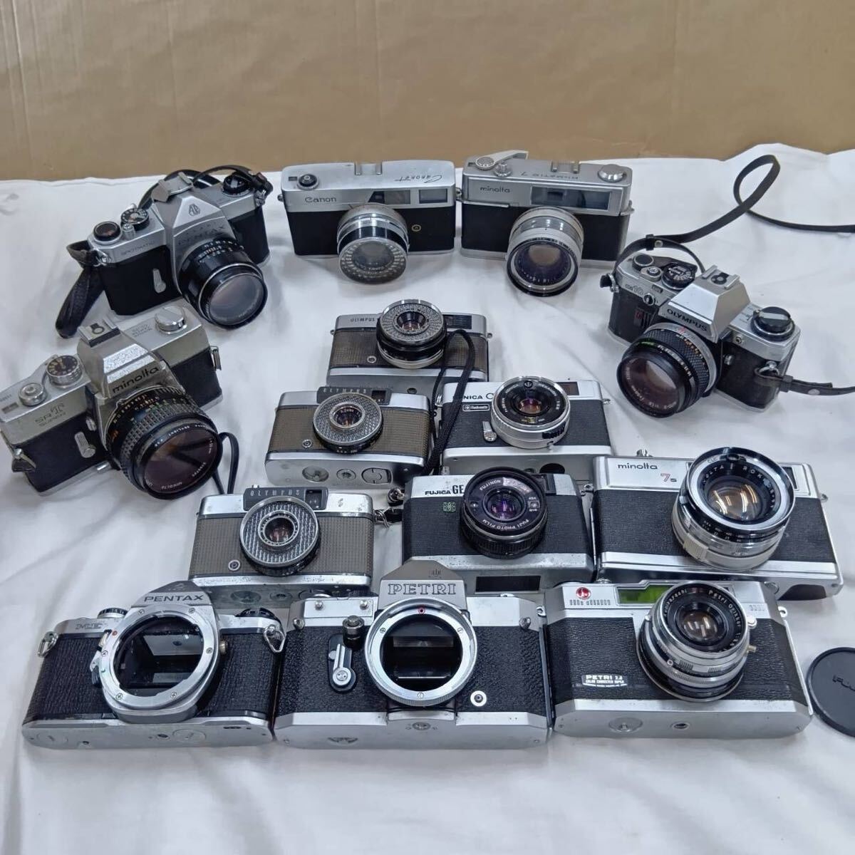 フィルムカメラ金属フレーム 大量おまとめセット シルバーボディ レトロ 一眼レフカメラ キヤノン オリンパス　コニカ ペンタックス FUJICA