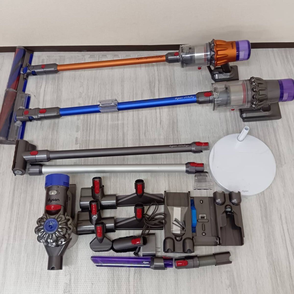 ダイソン コードレスクリーナー パーツ おまとめセット 掃除機 V8 / SV10系V11 Dyson Digital Slim Fluffy+充電スタンド 純正ACアダプター