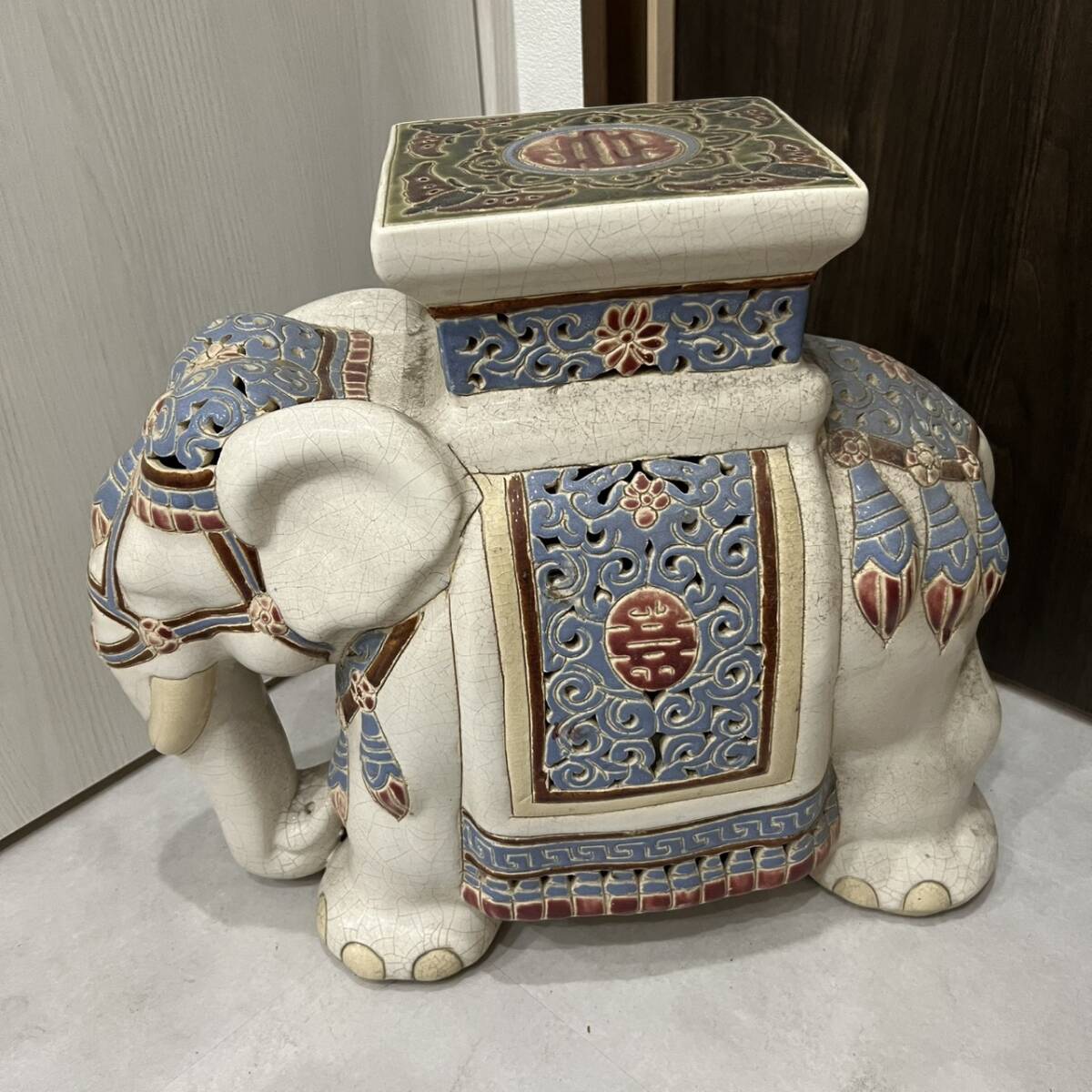 【TG-834】陶器製 置物 花台 像モチーフ フラワースタンド 鉢置き ヴィンテージ アジア コレクション 希少 陶器 レア
