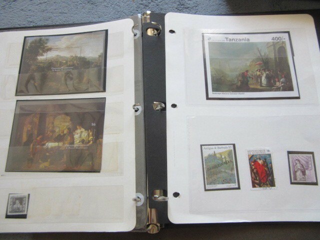 宗教絵画中心の切手コレクション　約５７リーフ　バインダー入り　リリ