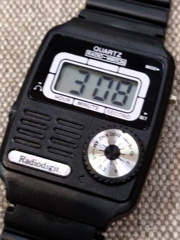 AMラジオ付き腕時計　　クオーツ式