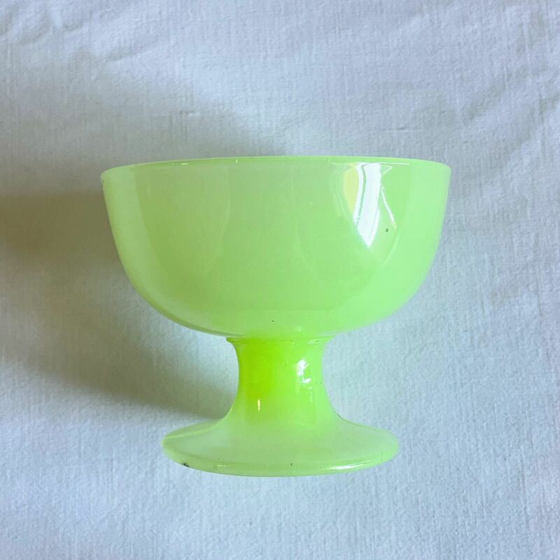 明治～大正 氷コップ ウランガラス 黄練り 蛍光緑 KY Japanese antique glass stemware, sherbet bowls, early 1900s