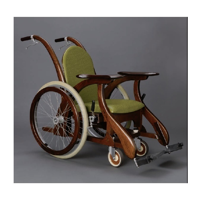 木のぬくもりThe Classic【木製車椅子】